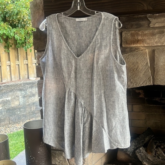 Cut Loose Detailed Gray V Neck Tank Large - Picture 1 of 5
